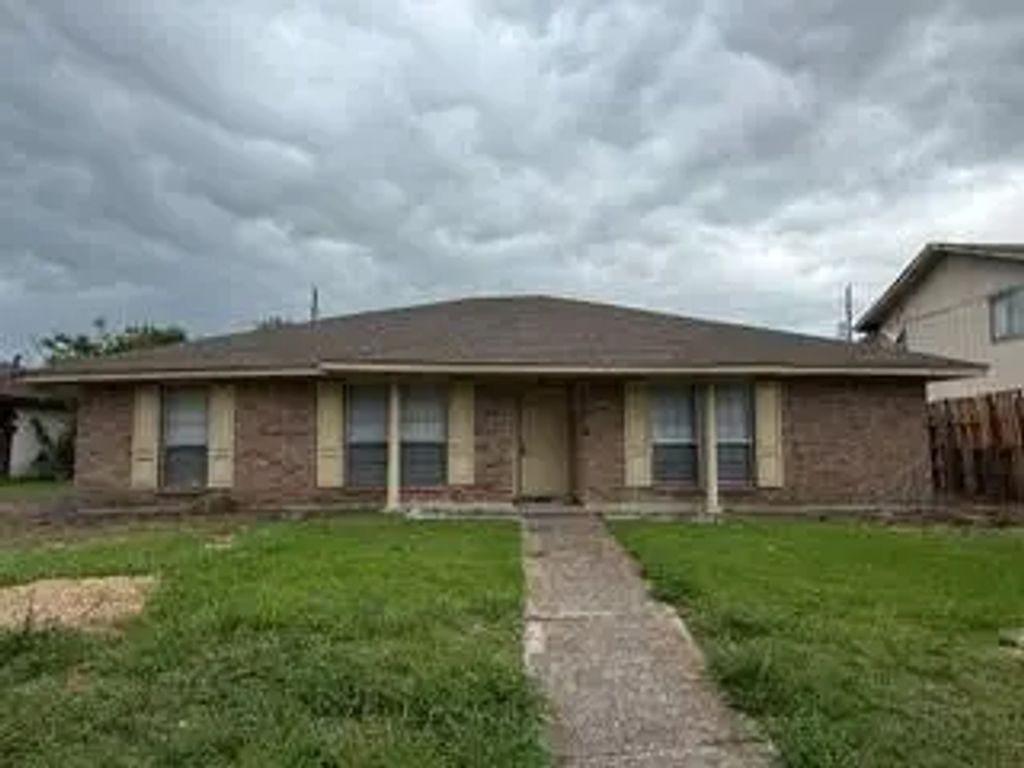 8813 Deerwood Drive, Rowlett