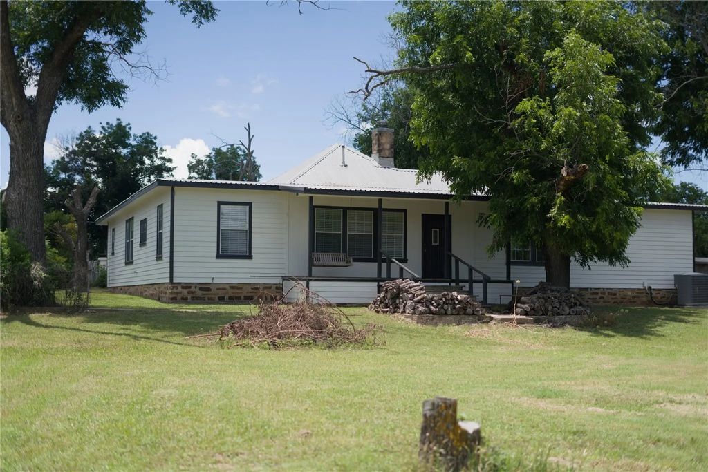 355 County Road 104, San Saba