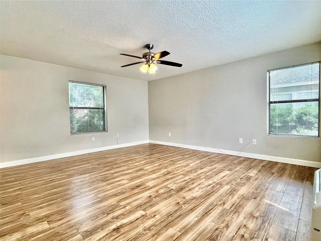 701 W Sycamore Street 101, Denton