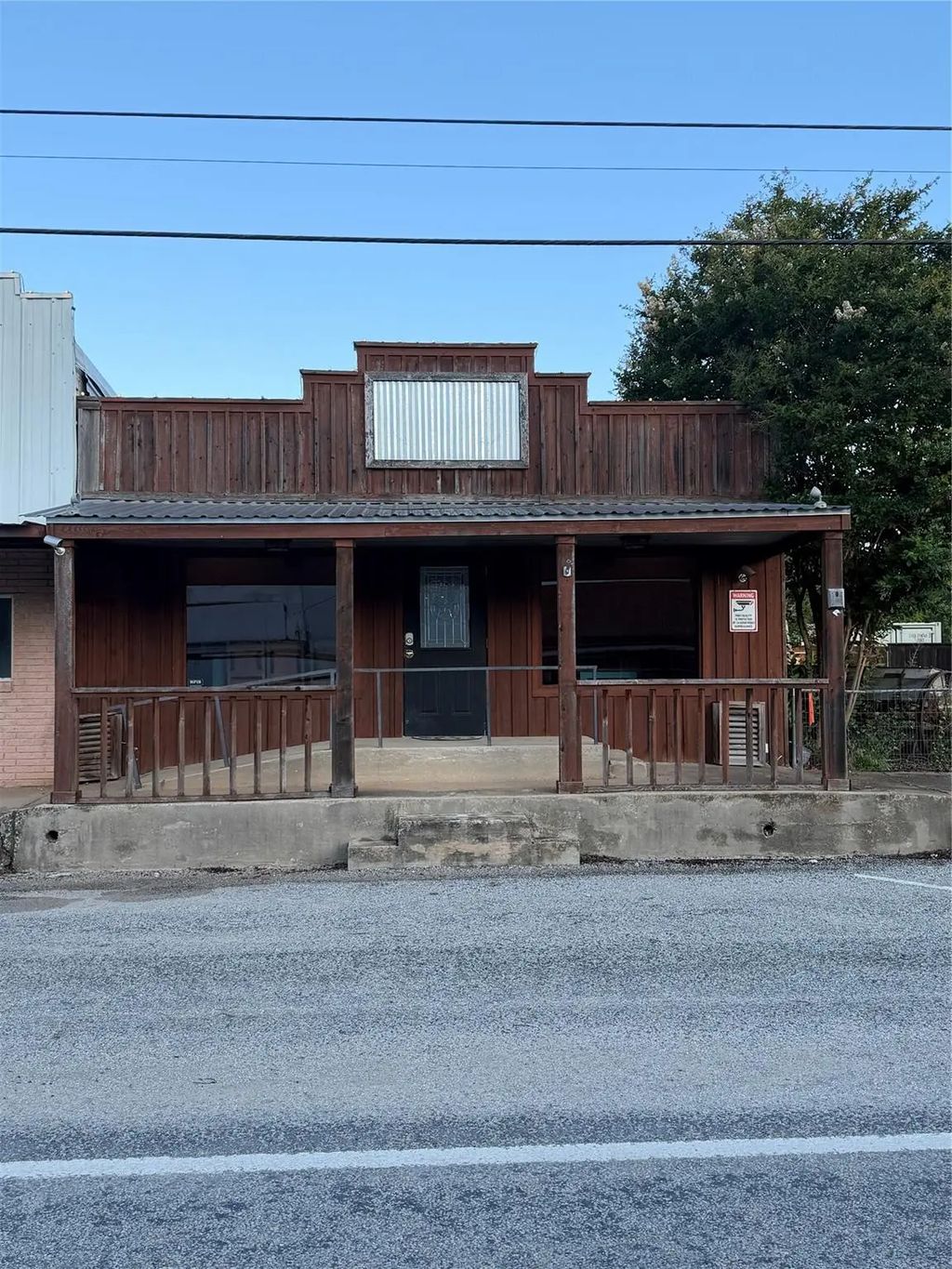 708 Main St, Blanket