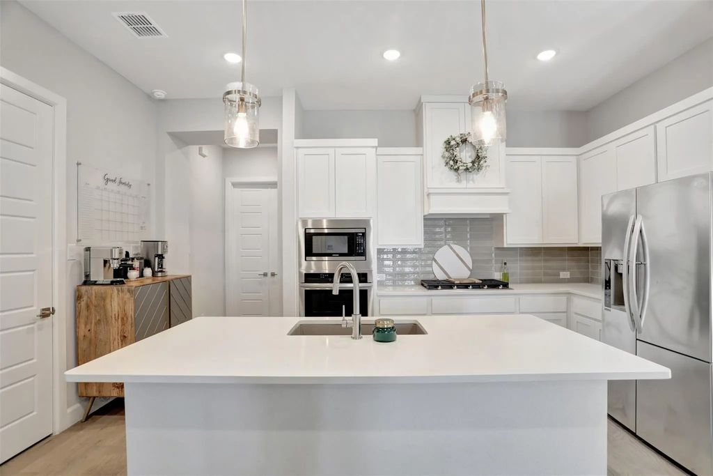 3548 Golden Bell Court, Heath