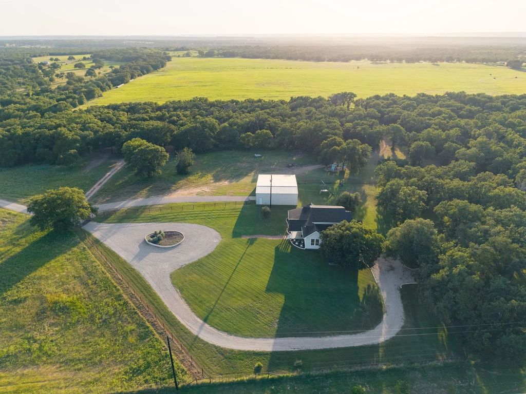 923 Natty Flat Road Farm-ranch, Lipan