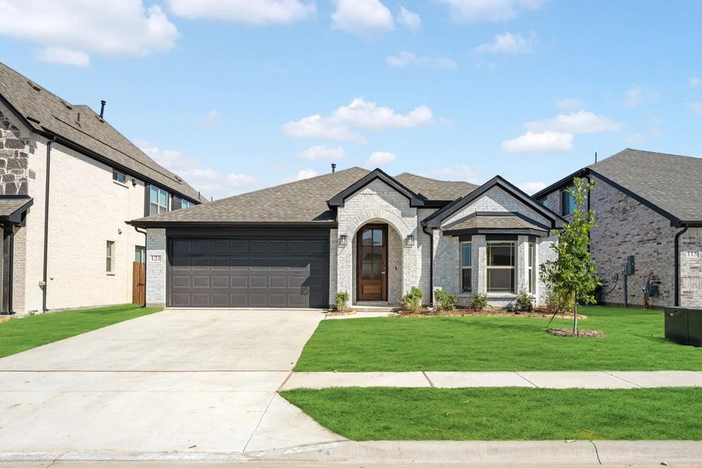 121 Winterwood Drive, Lavon