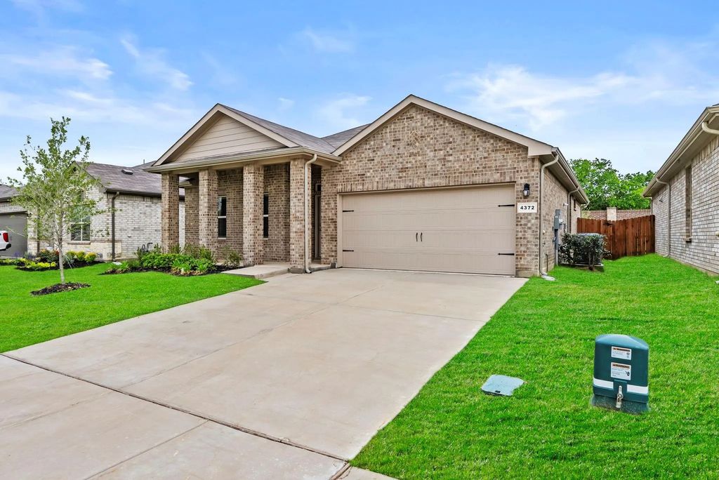4372 Mill Stream Lane, Fort Worth