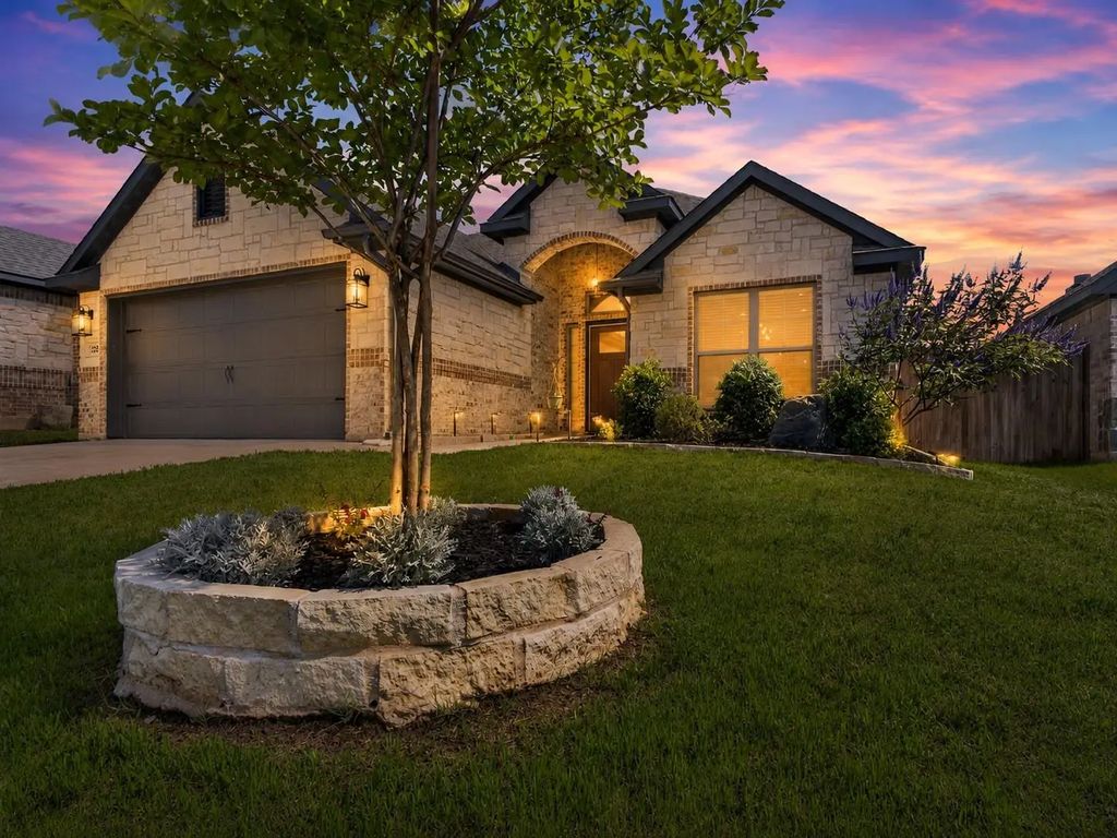 125 Maverick Lane, Pilot Point