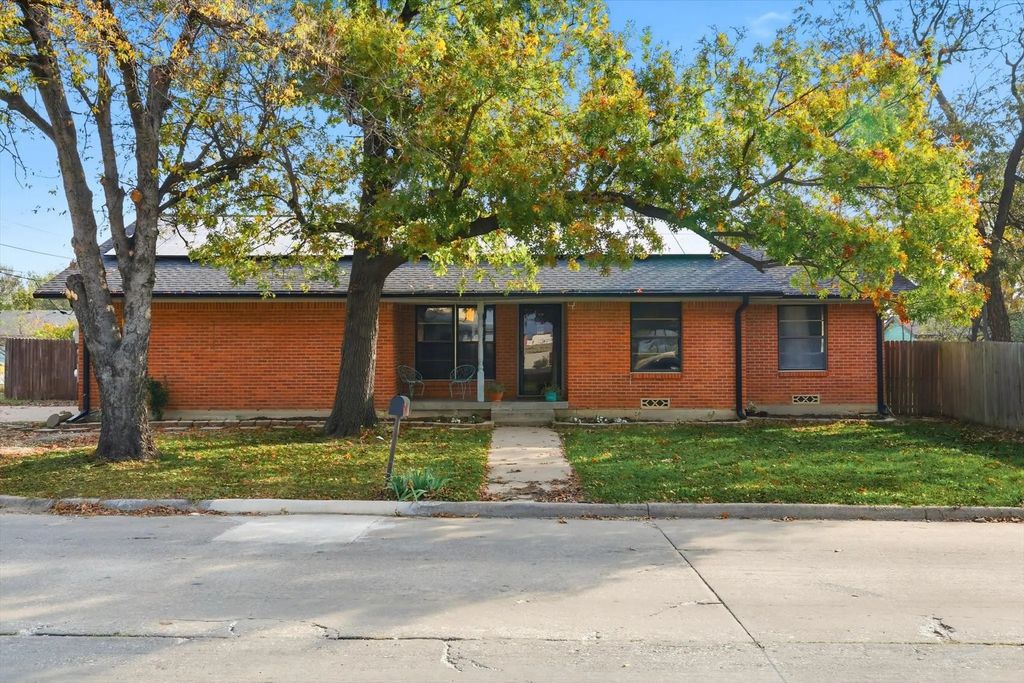 612 N 10th Street, Sanger