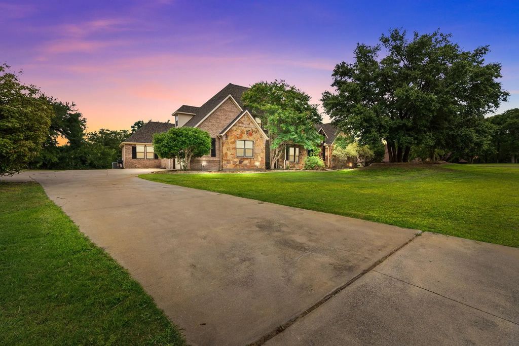 7348 Brady Oaks Drive, Fort Worth
