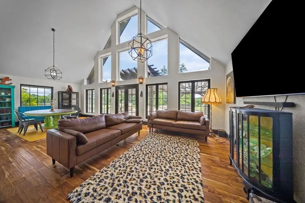 1122 County Road 3750, Hawkins