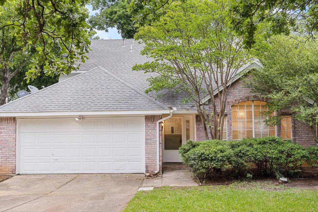 3208 Hickory Court, Bedford