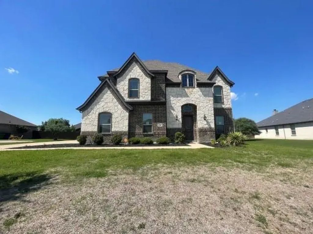 321 Equestrian Drive, Waxahachie
