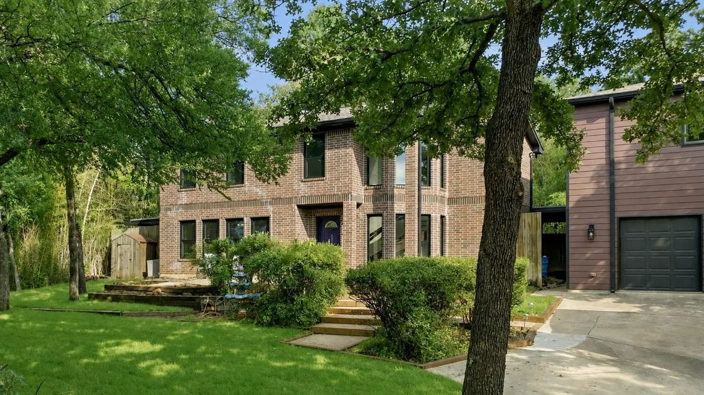 2002 Emerson Lane, Denton