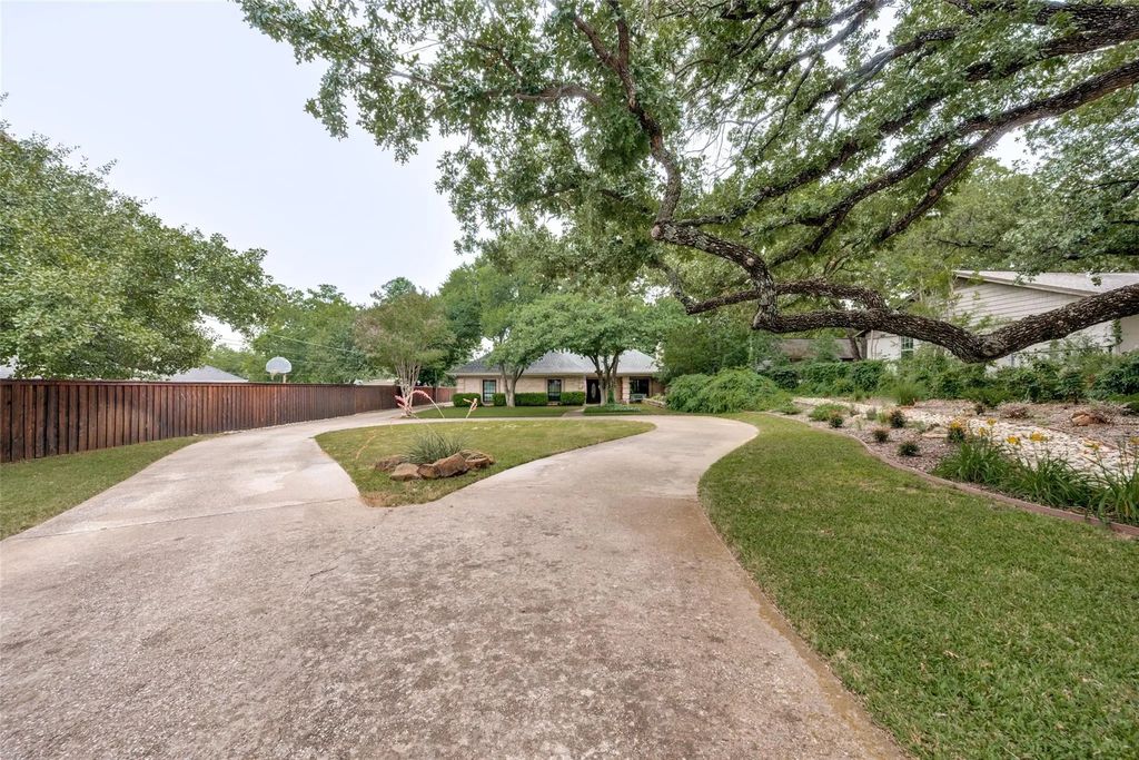 9004 Martin Drive, North Richland Hills