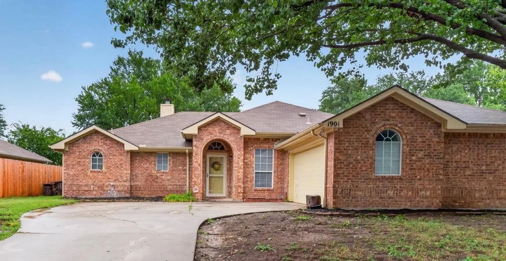 1901 Le Sage Court, Denton