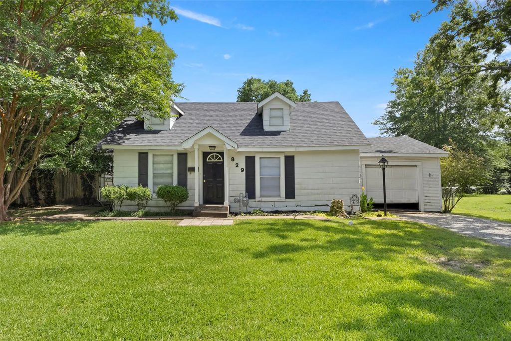 829 W 9th Street, Bonham