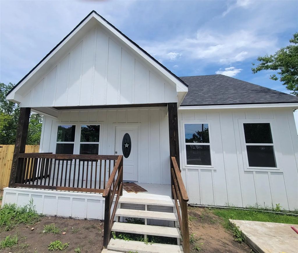 2714 1st Street, Brownwood