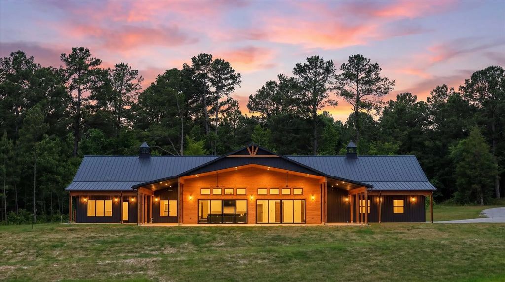 447 County Road 2211, Rusk