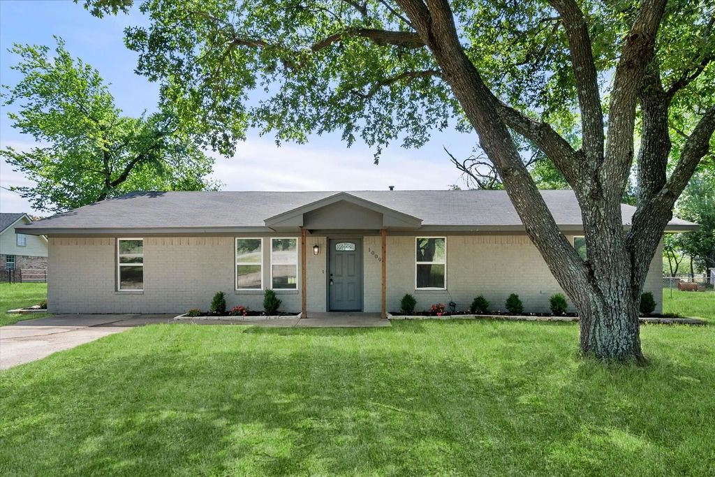 1009 N Spikes Road, Corsicana