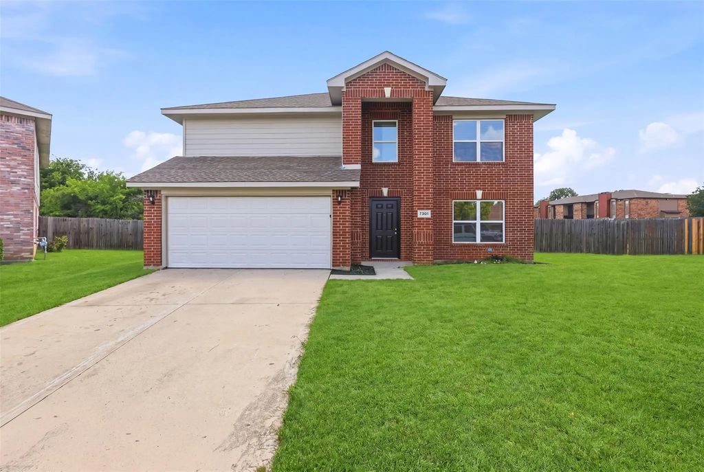 7301 Moon Ridge Court, Fort Worth