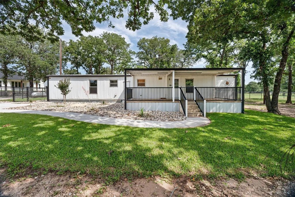 7418 Paluxy Highway, Tolar