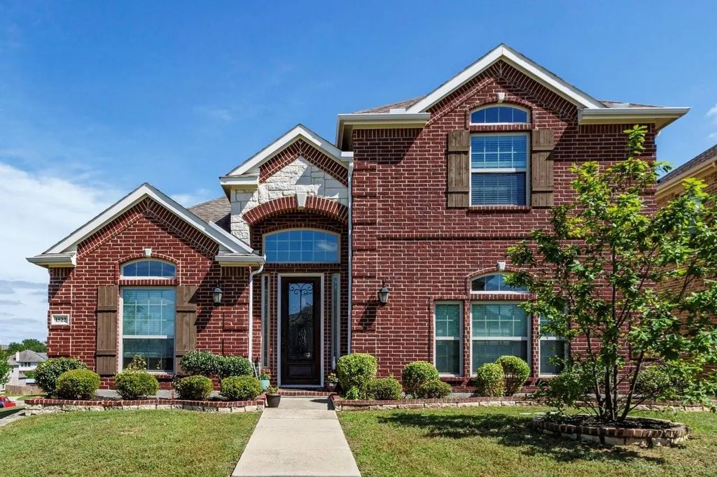 1522 Blue Jay Road, Garland