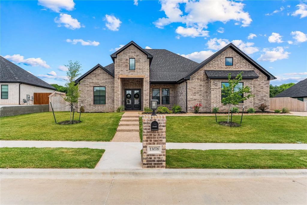 13076 Rainier Drive, Woodway
