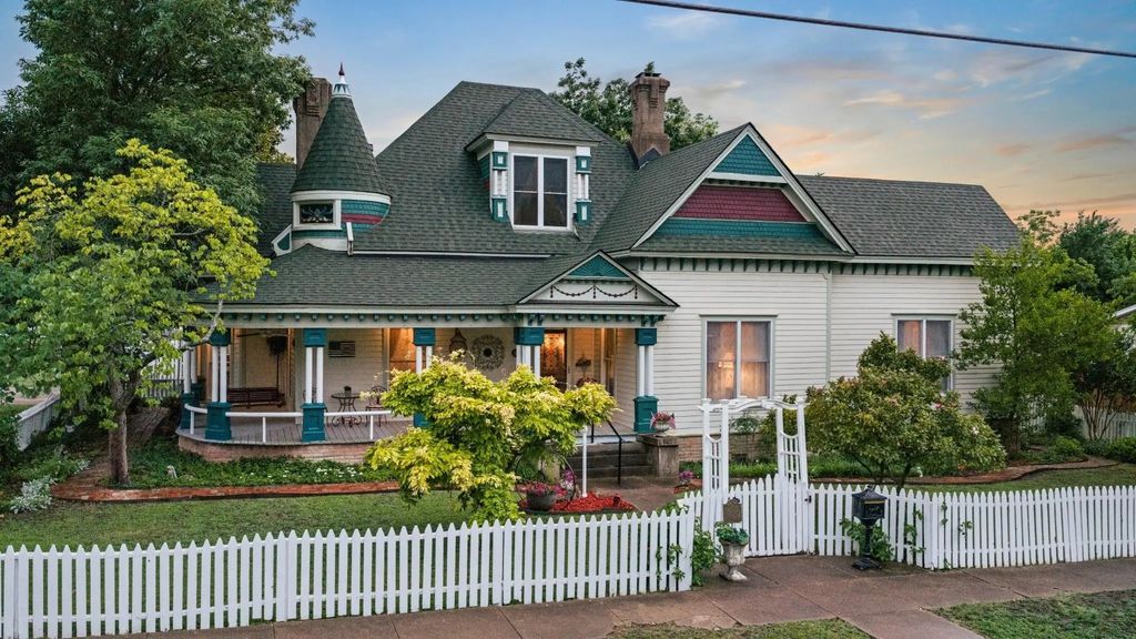 303 W Market St., Honey Grove