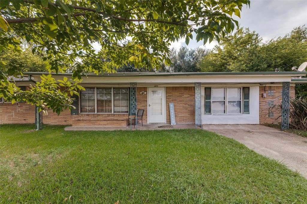 425 Lybrand Street, Wills Point