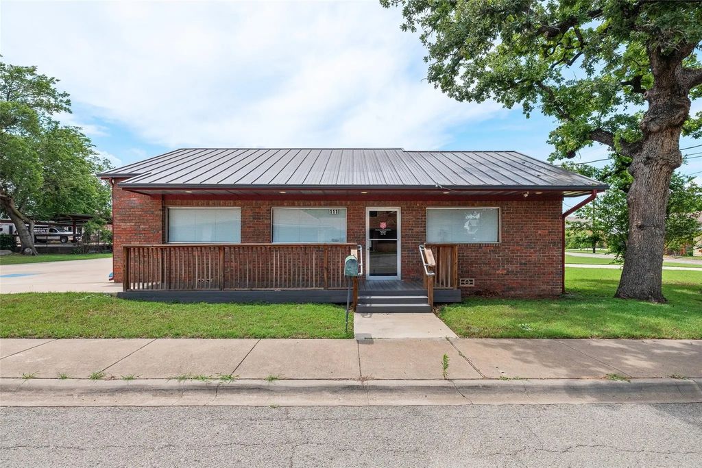 111 N Baker Street B, Granbury
