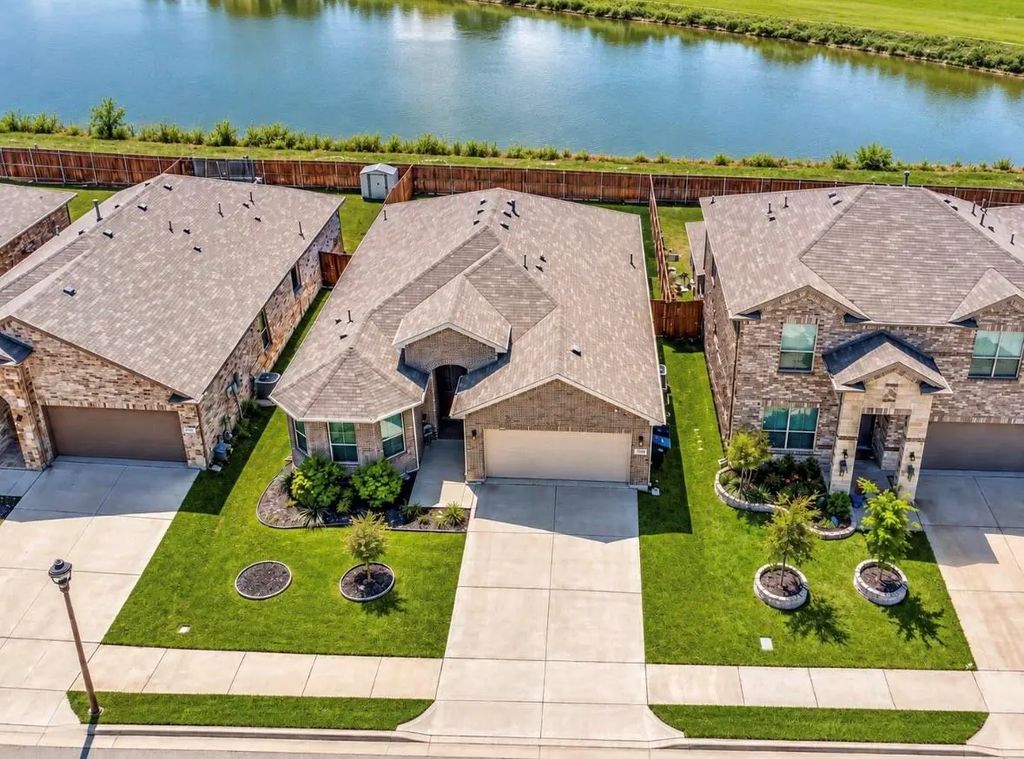 221 Oldcastle Way, Fort Worth