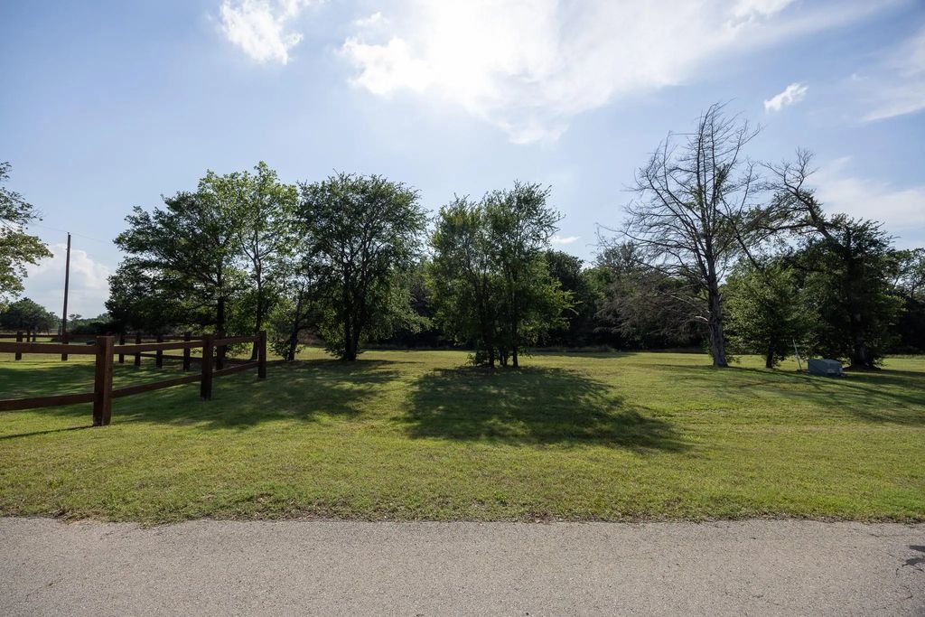 Lot 1 Diamond Point, Corsicana