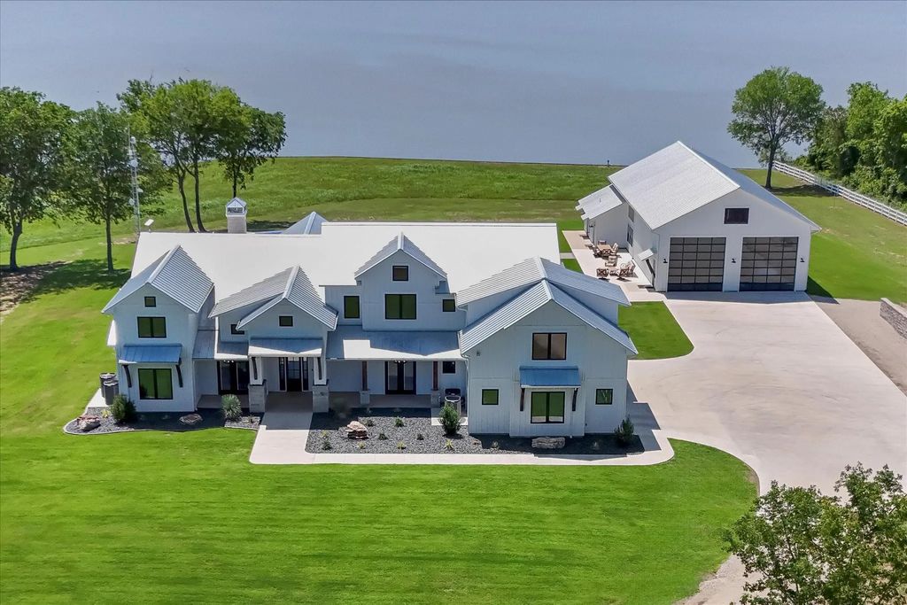 121 Elm, Kerens