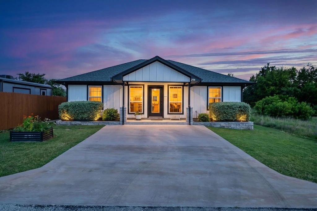 2308 Centaurus Way, Granbury