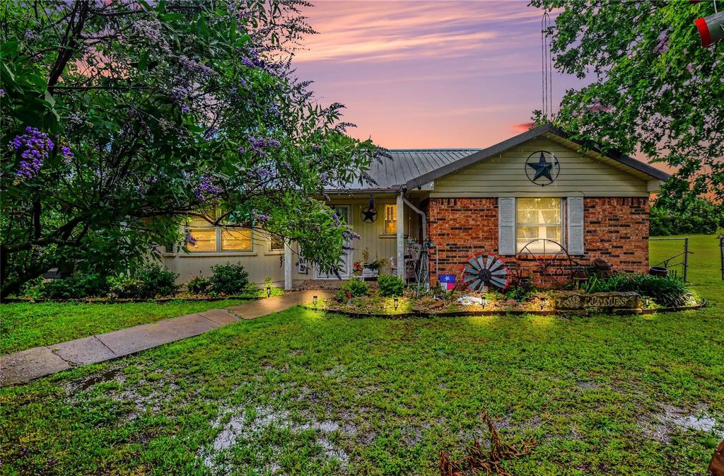 2382 N Fm 1743 Road, Windom