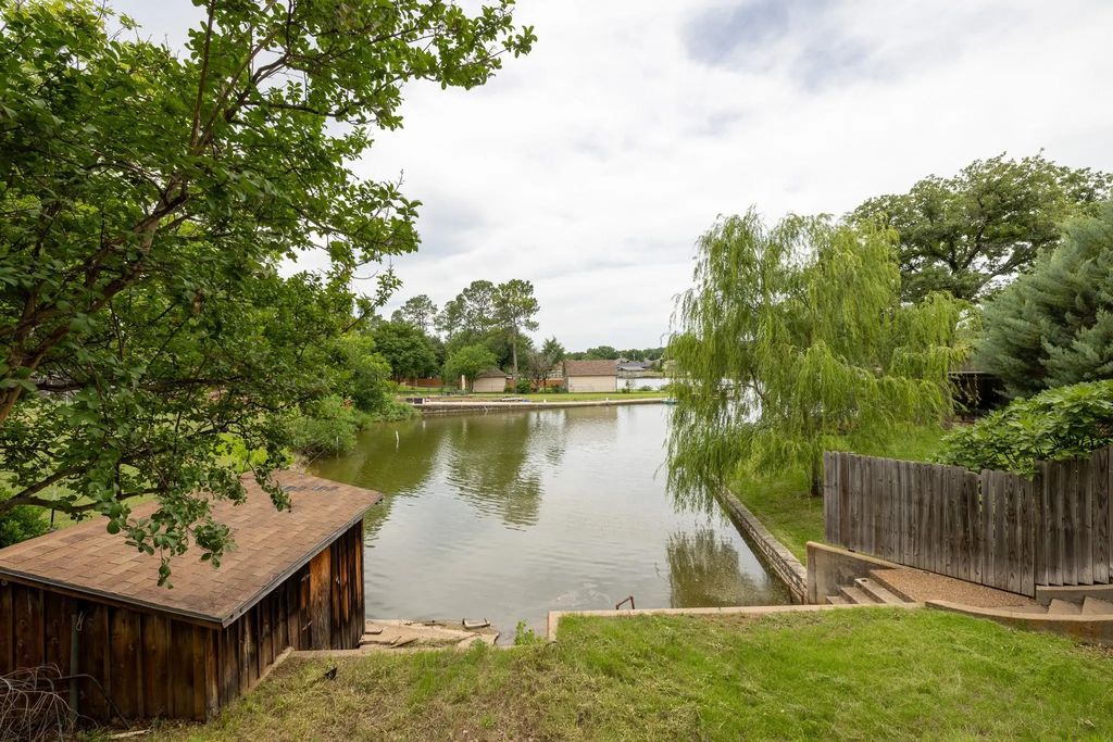 1512 Pecos Trail Court, Granbury