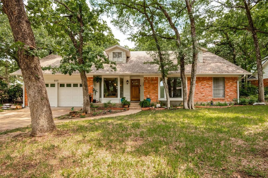 805 Live Oak Lane, Arlington