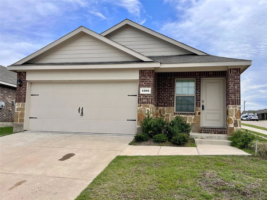 1302 Draper Lane, Forney