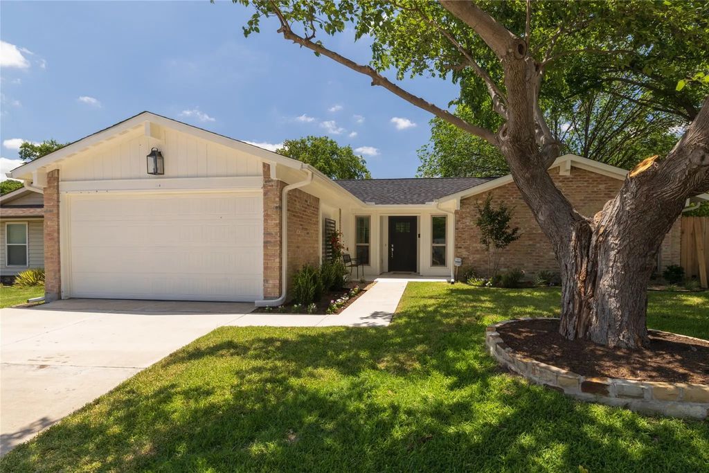 112 Village Drive, Lewisville