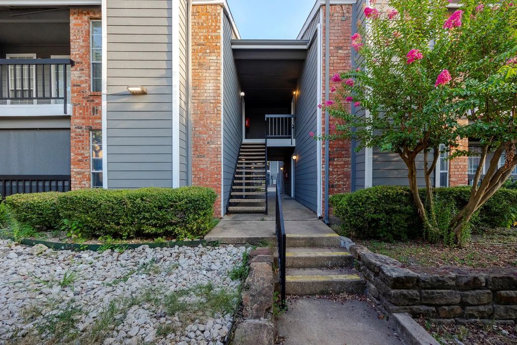 18333 Roehampton Drive 825, Dallas