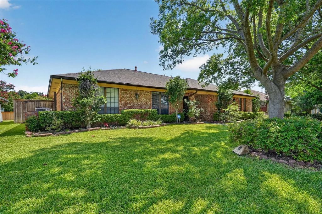 1502 Meadow Glen Street, Richardson