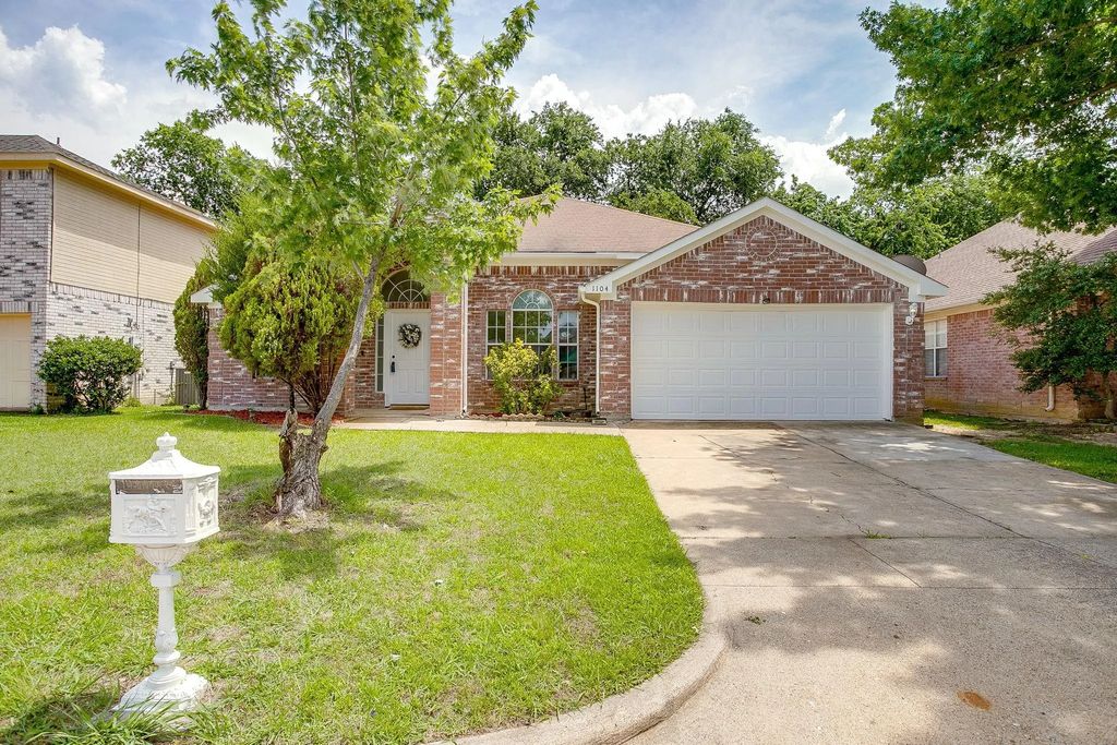 1104 Angel Fire Lane, Arlington