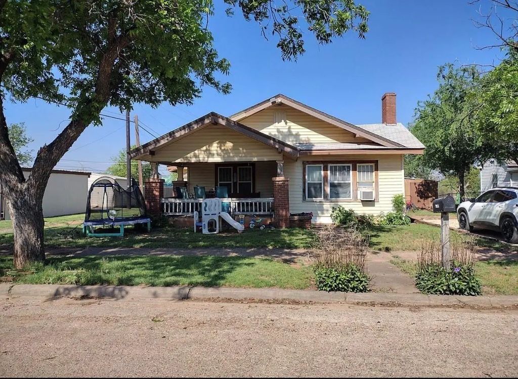 1308 Avenue L, Anson