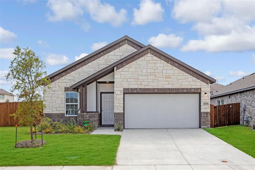 2074 Crosby Drive, Forney