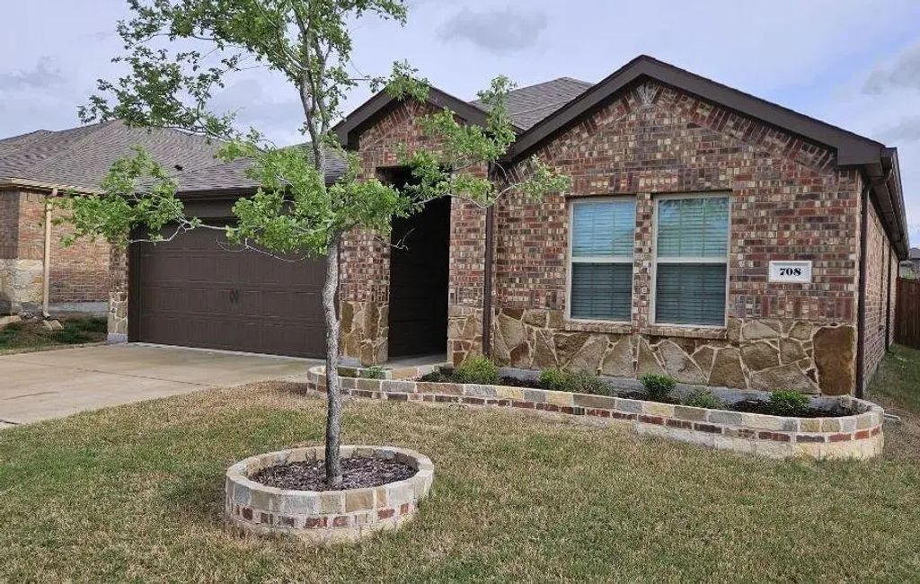 708 English Drive, Aubrey
