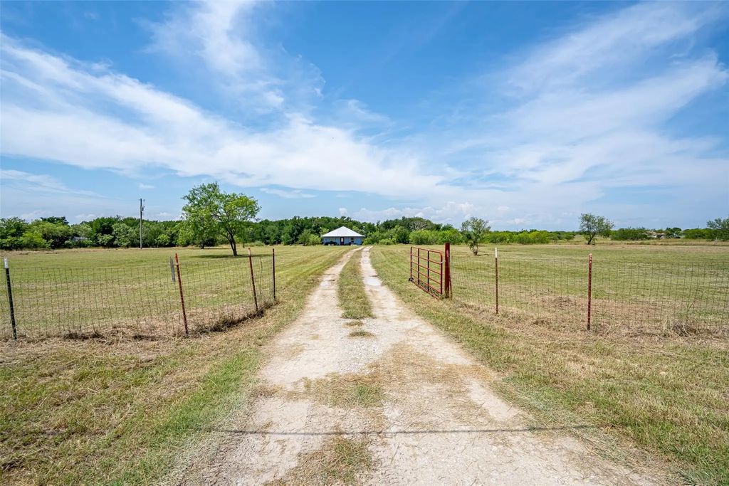 166 Private Road 1404, Morgan