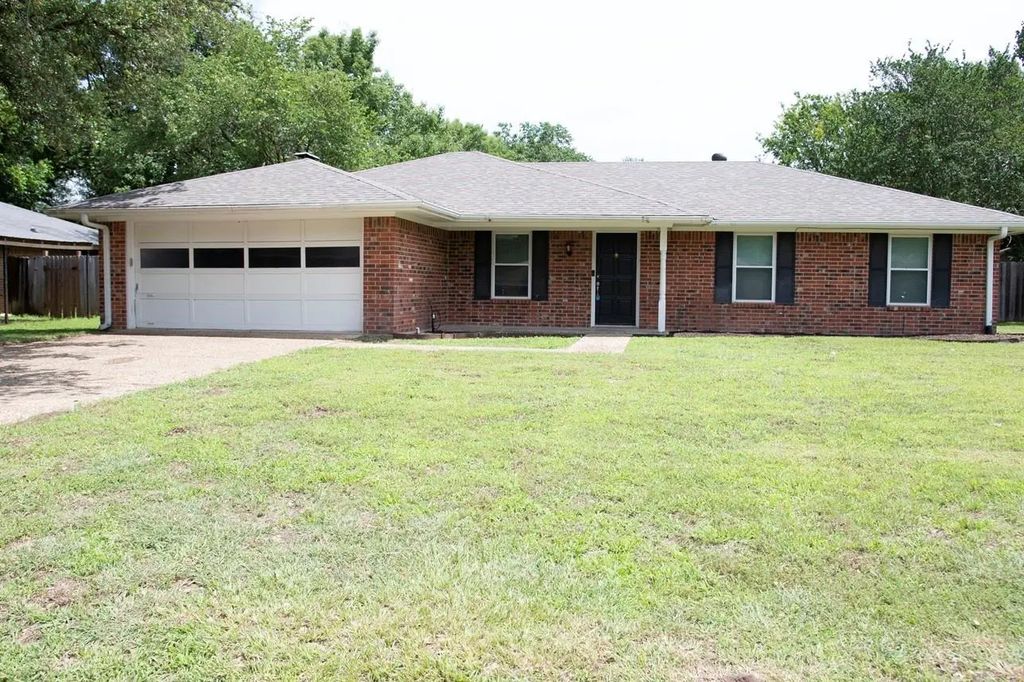 1008 Fairway Lane, Mexia