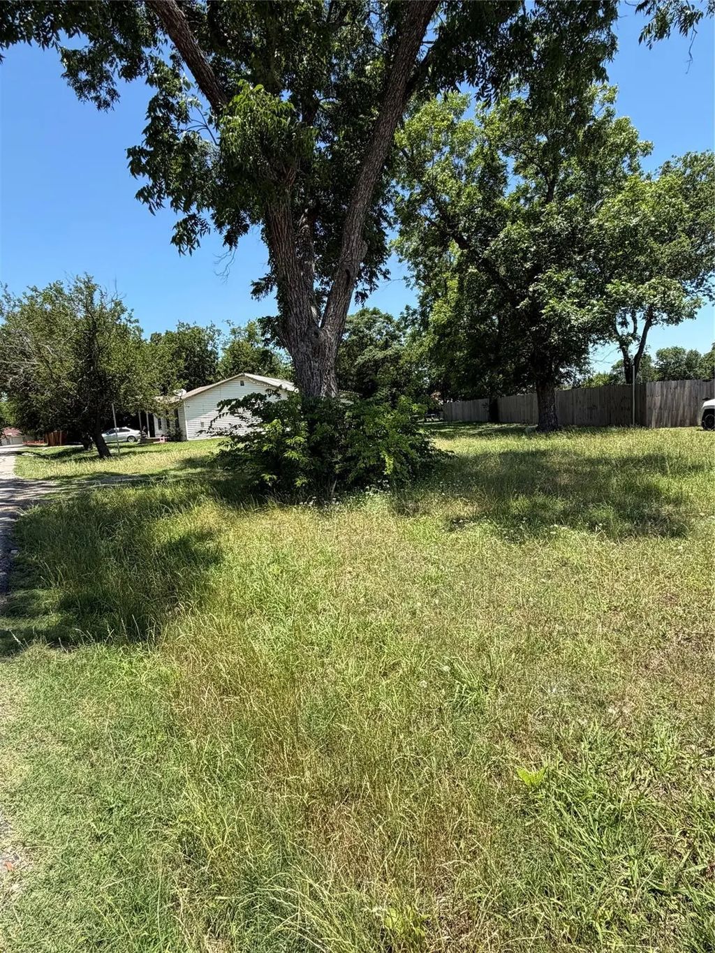 409 E Alamo Street, Terrell