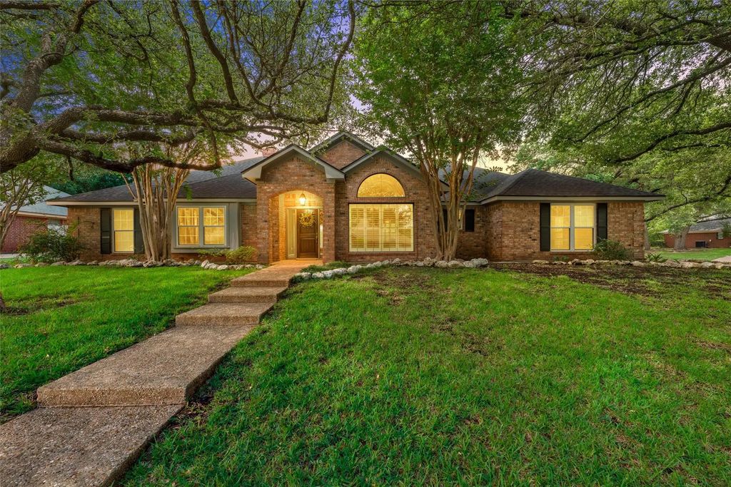 9406 Wildflower Drive, Woodway