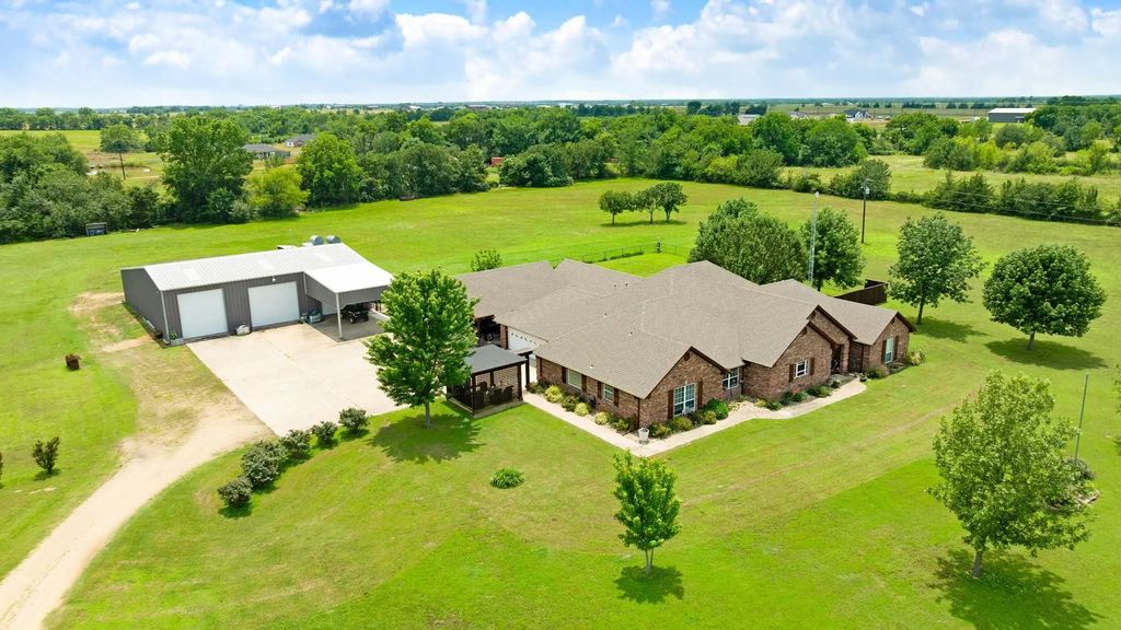 4141 Farm Road 2820, Sumner