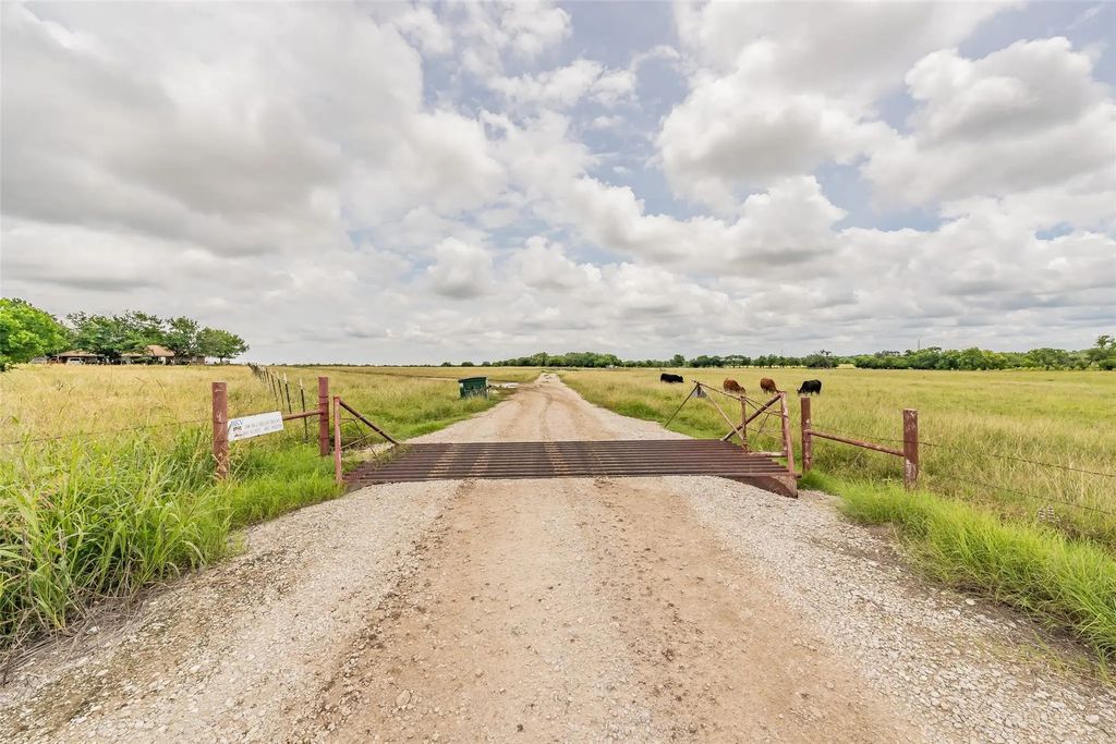 1174 Pioneer Road, New Fairview