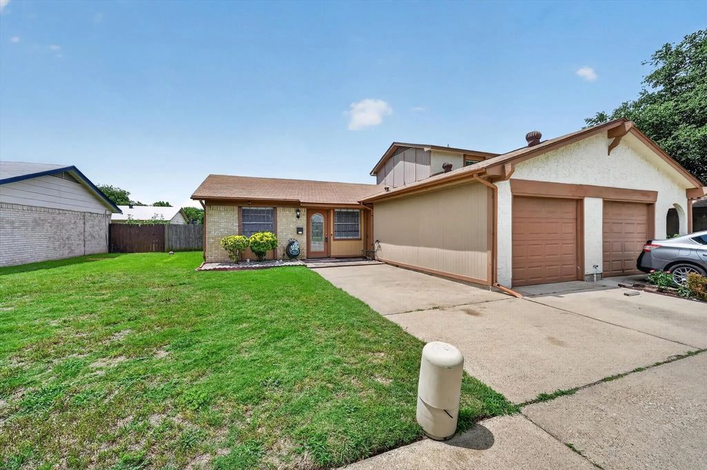 1012 Plover Lane, Arlington